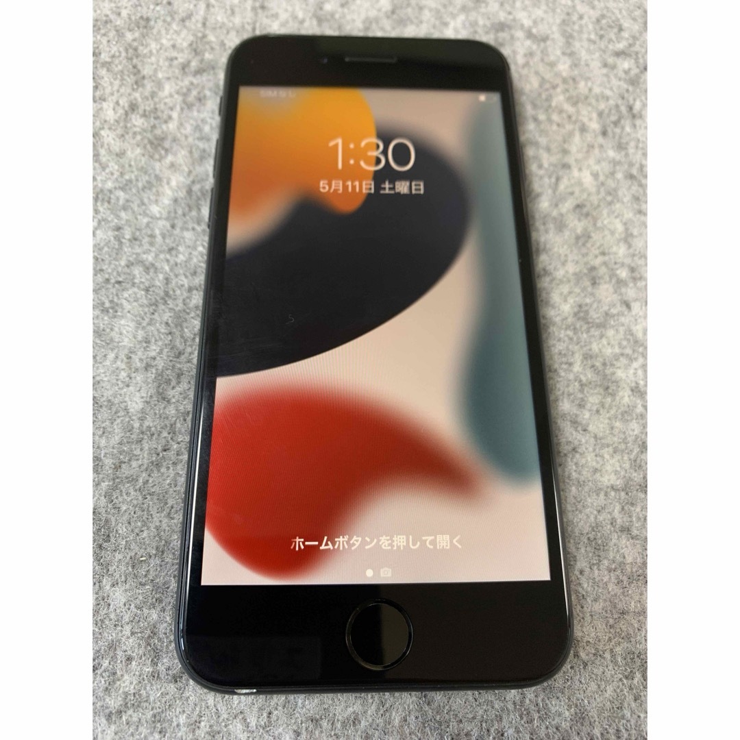 iPhone(アイフォーン)の美品 国内版 SIMフリー iPhoneSE 第2世代 64GB ブラック色 スマホ/家電/カメラのスマートフォン/携帯電話(スマートフォン本体)の商品写真