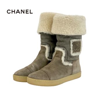 シャネル(CHANEL)のシャネル CHANEL ブーツ ショートブーツ 靴 シューズ スエード ムートン ブラウン グレー系 ムートンブーツ ココマーク ボア(ブーツ)