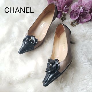 シャネル(CHANEL)のCHANEL ココマーク カメリア バイカラーパンプス  35ハーフ(ハイヒール/パンプス)