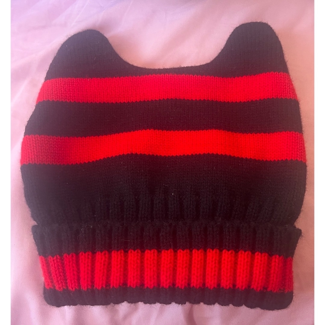 猫耳 ニット帽 ブラック レッド ツノ レディースの帽子(ニット帽/ビーニー)の商品写真