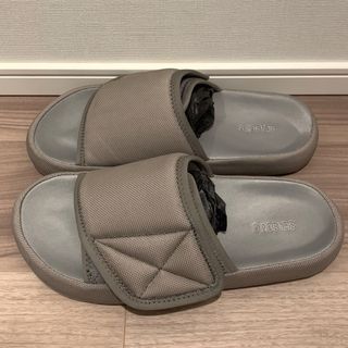 イージー(YEEZY（adidas）)の貴重人気カラーYeezy slipper season6 yeezy slide(サンダル)