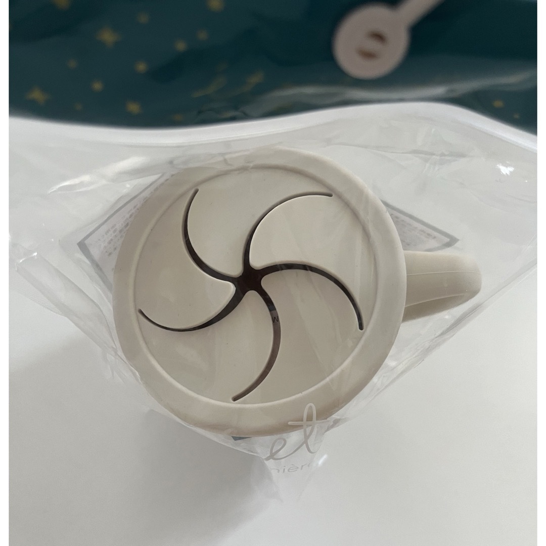 しまむら(シマムラ)のベビー　シリコン　カップ キッズ/ベビー/マタニティの授乳/お食事用品(マグカップ)の商品写真