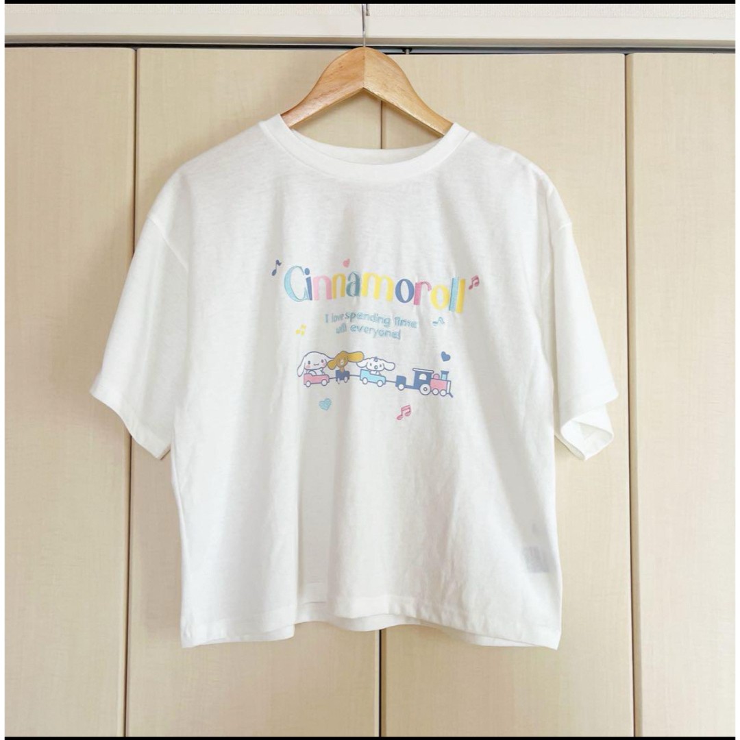 サンリオ(サンリオ)の新品タグ付き　シナモロール　Tシャツ　M レディースのトップス(Tシャツ(半袖/袖なし))の商品写真