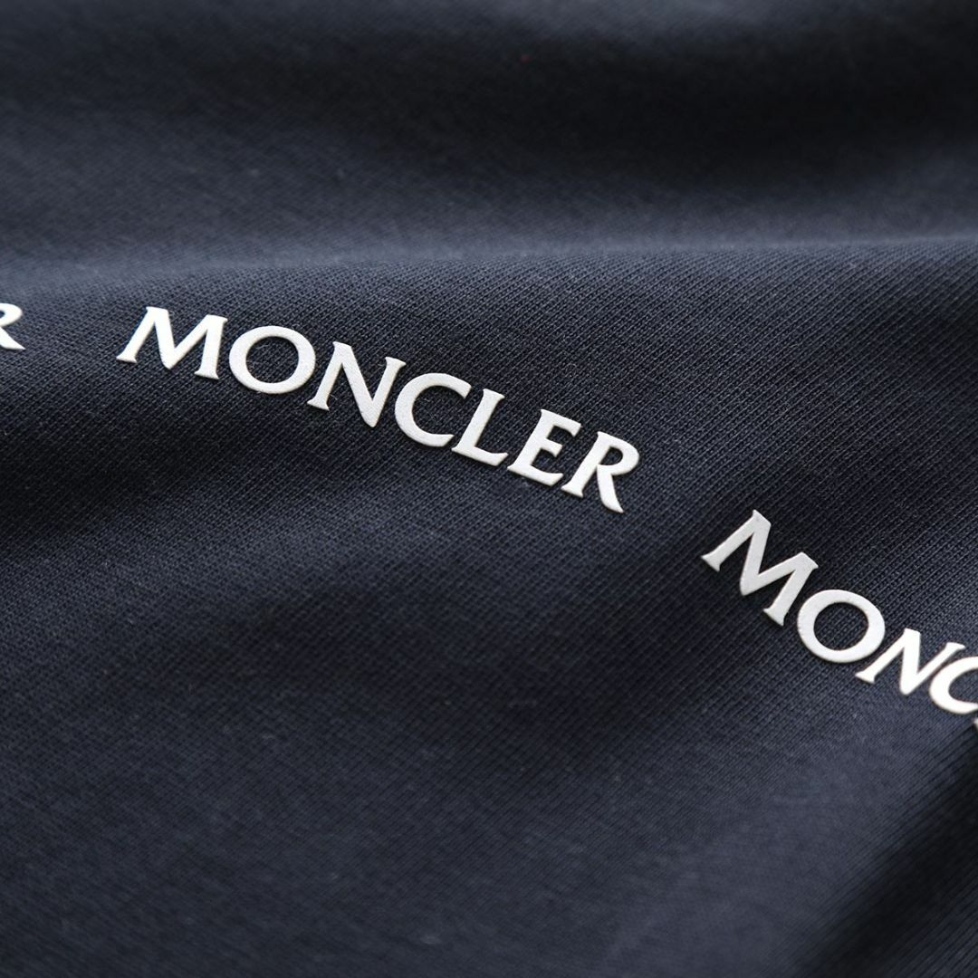 MONCLER(モンクレール)の送料無料 33 MONCLER モンクレール 8D00009 8390T ネイビー クルーネック 長袖 Tシャツ カットソー size XL メンズのトップス(Tシャツ/カットソー(七分/長袖))の商品写真