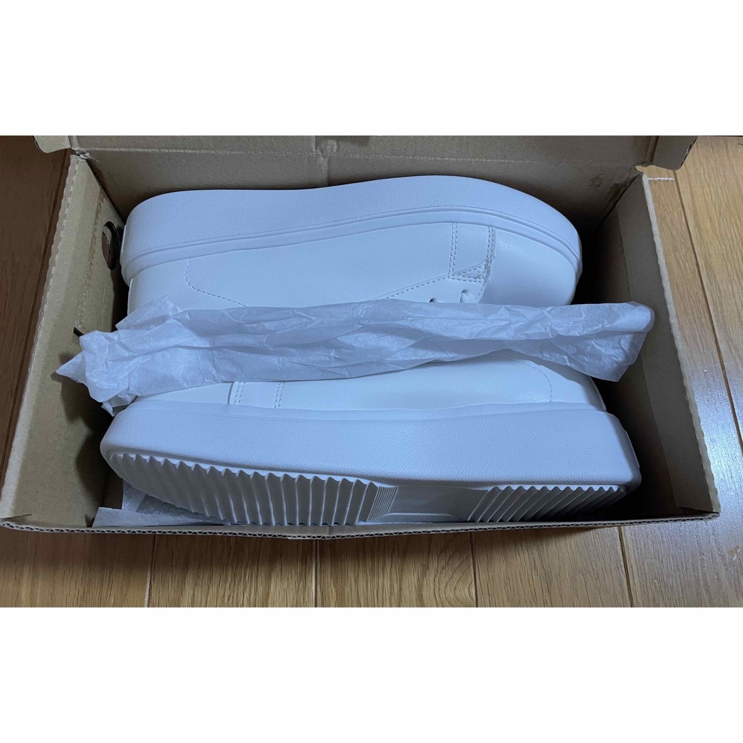 新品未使用【SHEIN】レディーススニーカー ホワイト 24.5cm レディースの靴/シューズ(スニーカー)の商品写真