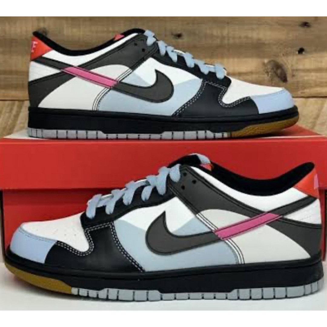 NIKE(ナイキ)の①点限定入荷◎23.5cm【新品】NIKE  GS   DUNK  LOW SE レディースの靴/シューズ(スニーカー)の商品写真