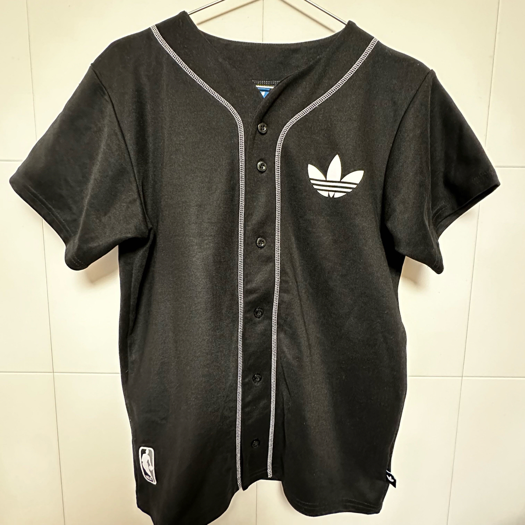 adidas(アディダス)のadidas アディダスオリジナルスBROOKLYN NETS NBA 半袖   メンズのトップス(Tシャツ/カットソー(半袖/袖なし))の商品写真