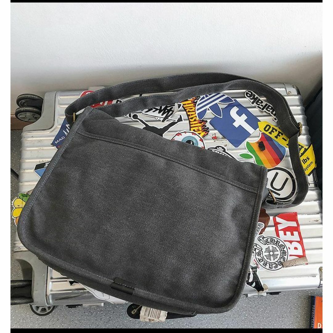 ニュースペーパーバッグ メッセンジャーバッグ ショルダーバッグ古着　グレー メンズのバッグ(ショルダーバッグ)の商品写真