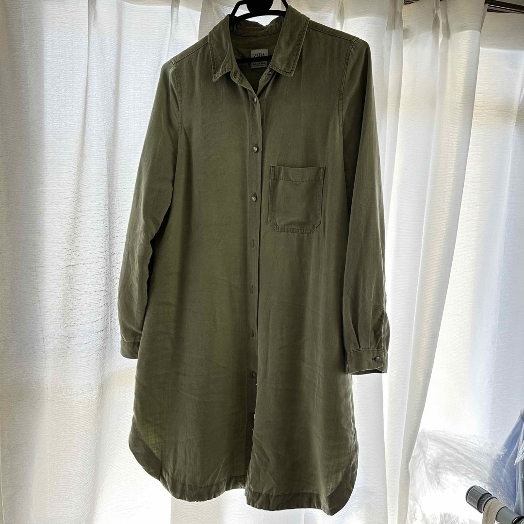 ZARA(ザラ)のZARA 無地長袖 ロング　デニムシャツ　薄緑 レディースのトップス(シャツ/ブラウス(長袖/七分))の商品写真