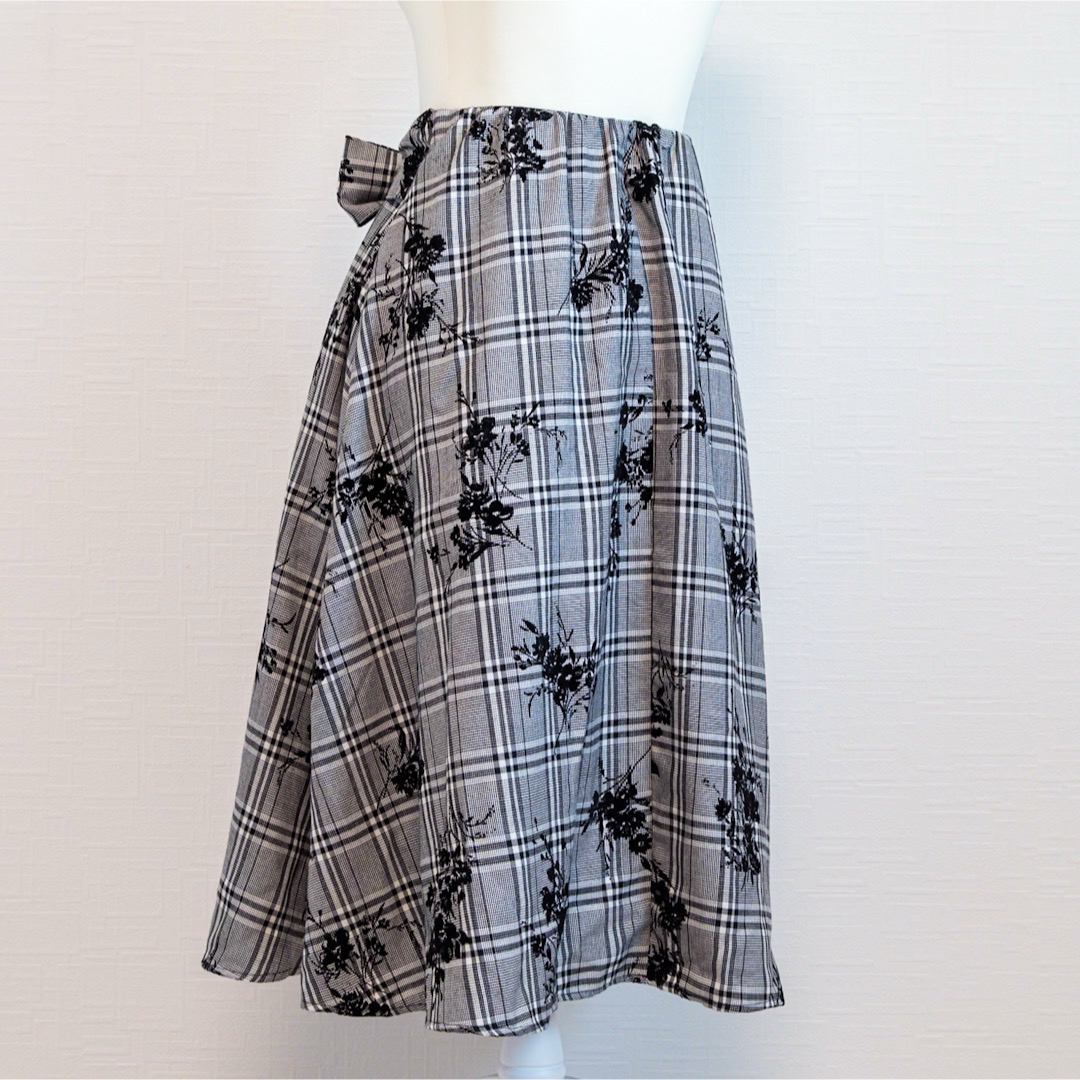 グレンチェック地ボタニカルフロッキープリント　ウエストゴム入りフレアスカート　M レディースのスカート(ひざ丈スカート)の商品写真
