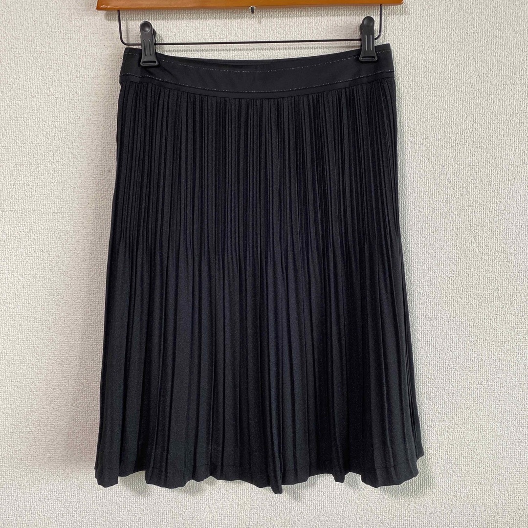 23区(ニジュウサンク)の23区 春夏 黒 ブラック プリーツスカート 38 W68  未使用に近いDMW レディースのスカート(ひざ丈スカート)の商品写真