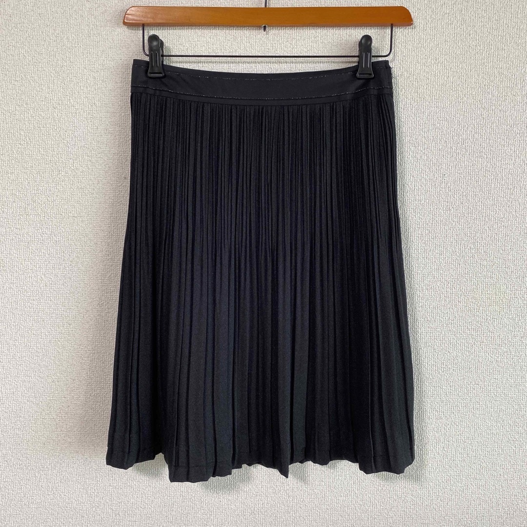23区(ニジュウサンク)の23区 春夏 黒 ブラック プリーツスカート 38 W68  未使用に近いDMW レディースのスカート(ひざ丈スカート)の商品写真