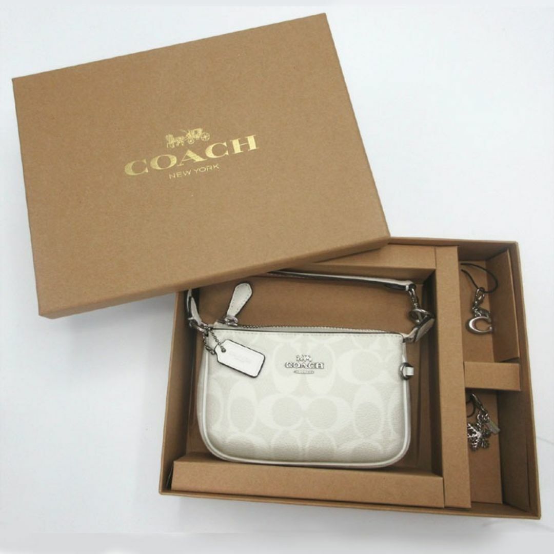 COACH(コーチ)の【新品】コーチ ポーチ COACH シグネチャー ノリータ 15 チャーム セット CN045 SVRFI (ホワイト系マルチ) アウトレット レディース Boxed Nolita 15 In Signature Canvas レディースのバッグ(ショルダーバッグ)の商品写真