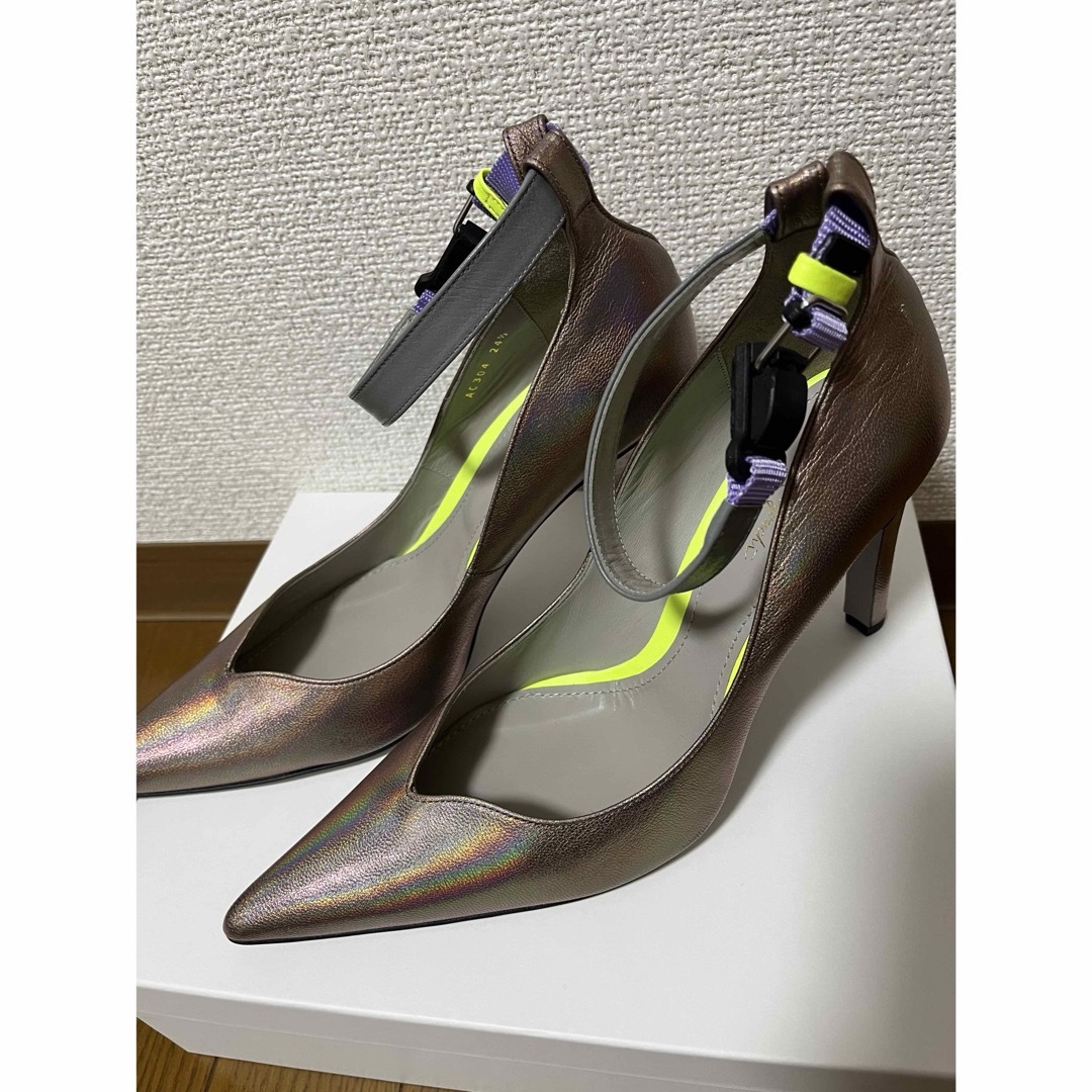 mame(マメ)のmame kurogouchi アンクルストラップポインテッドトゥパンプス レディースの靴/シューズ(ハイヒール/パンプス)の商品写真