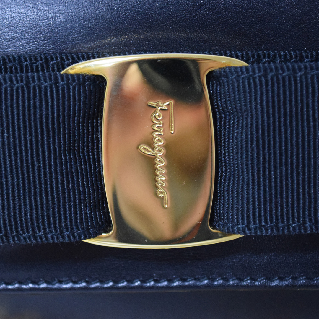 Ferragamo(フェラガモ)のSalvatore Ferragamo サルヴァトーレ フェラガモ  ヴァラ リボン チェーンショルダー 3WAY  14054  レディース ショルダーバッグ レディースのバッグ(ショルダーバッグ)の商品写真
