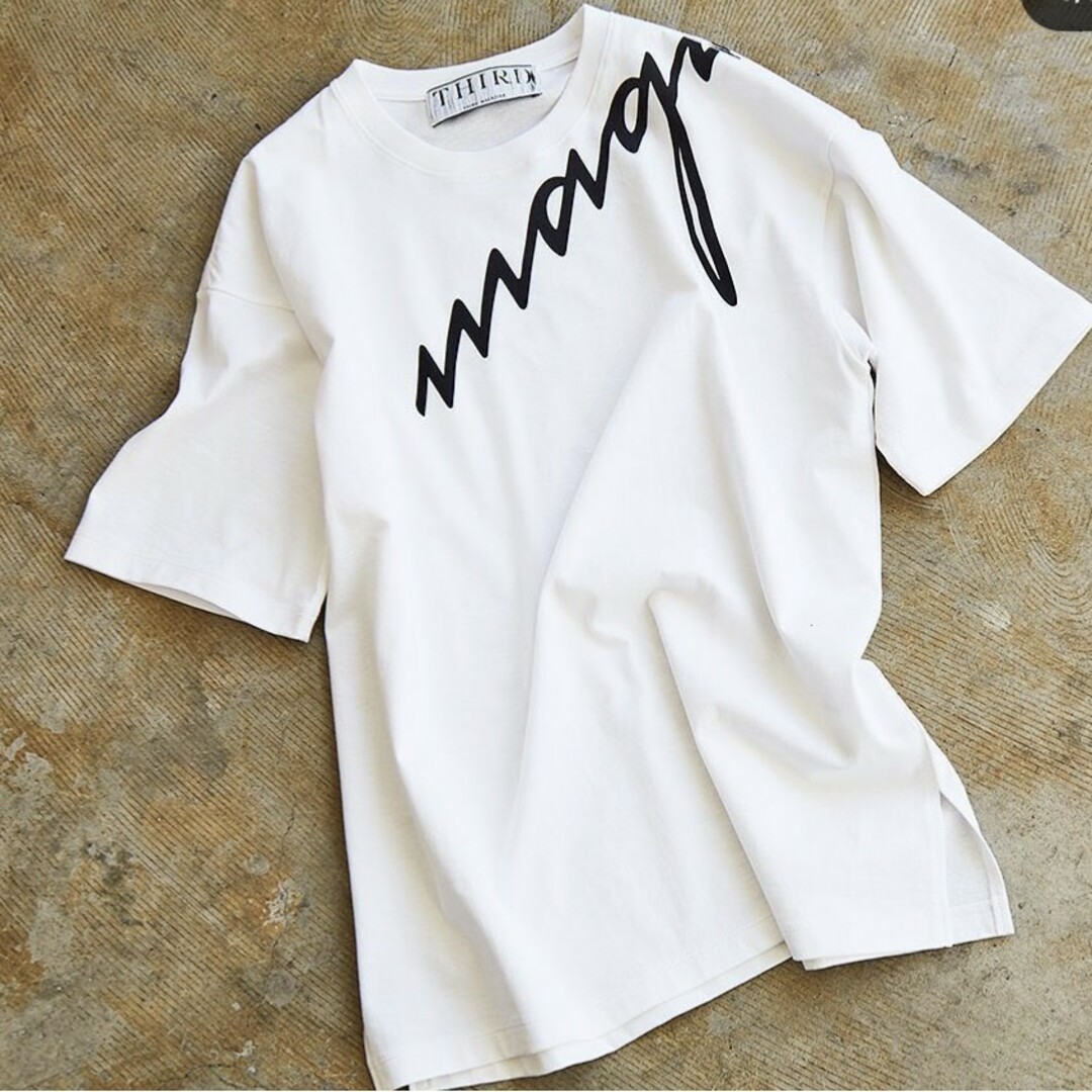 新品未使用　サードマガジン　ロゴTシャツ　　限定商品 レディースのトップス(Tシャツ(半袖/袖なし))の商品写真