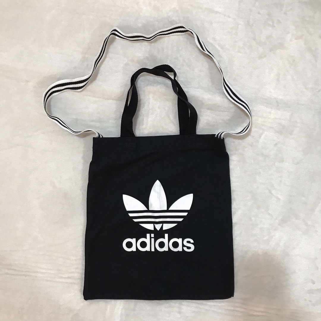 adidas(アディダス)のAdidas ショルダーバッグ トートバッグ 2 Way ネイビー ロゴ レア レディースのバッグ(ショルダーバッグ)の商品写真