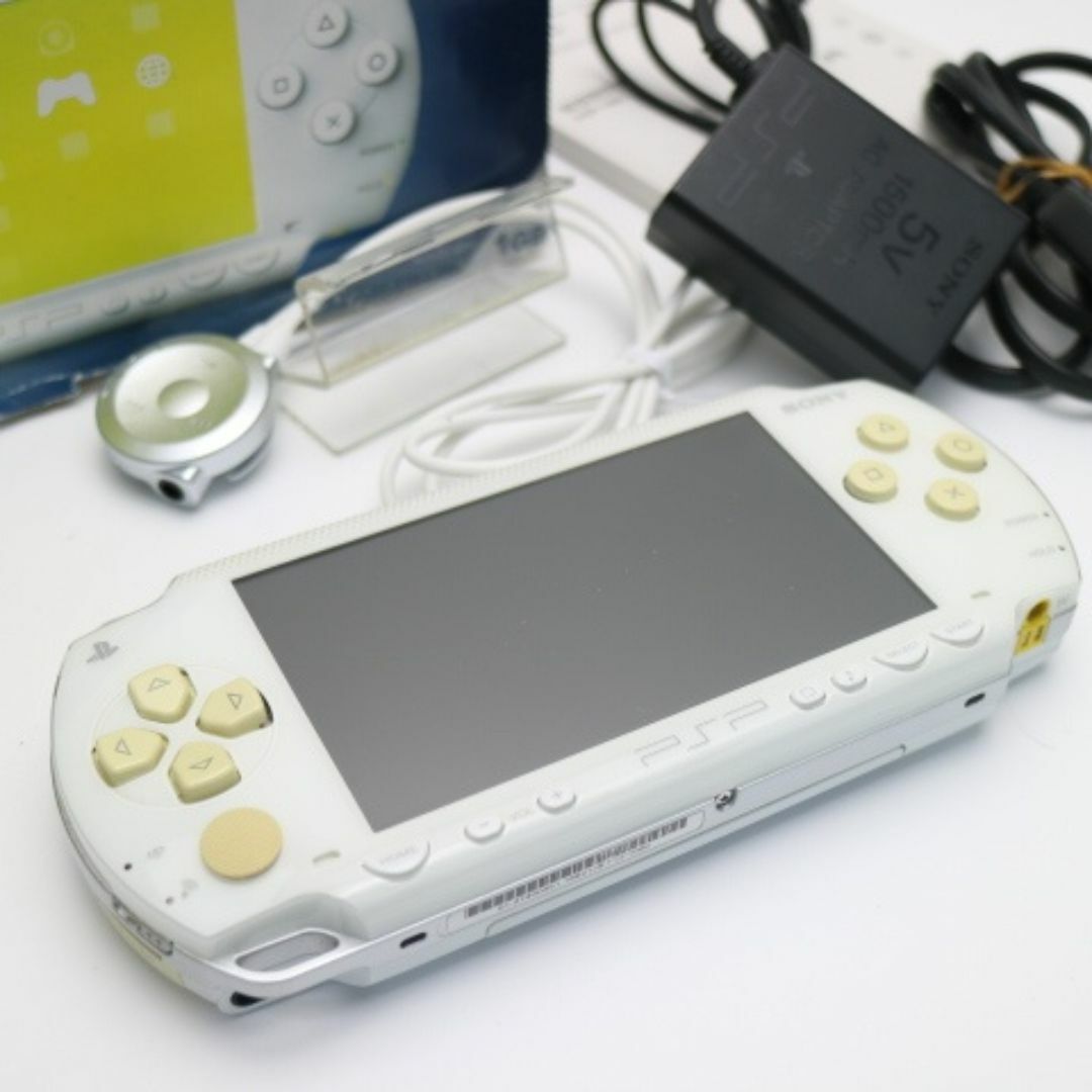 SONY(ソニー)のPSP-1000 セラミック・ホワイト  M888 エンタメ/ホビーのゲームソフト/ゲーム機本体(携帯用ゲーム機本体)の商品写真