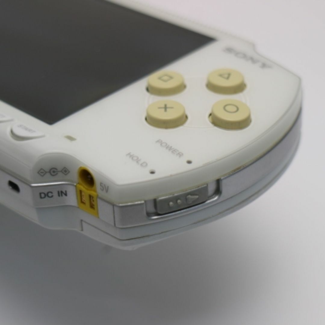SONY(ソニー)のPSP-1000 セラミック・ホワイト  M888 エンタメ/ホビーのゲームソフト/ゲーム機本体(携帯用ゲーム機本体)の商品写真