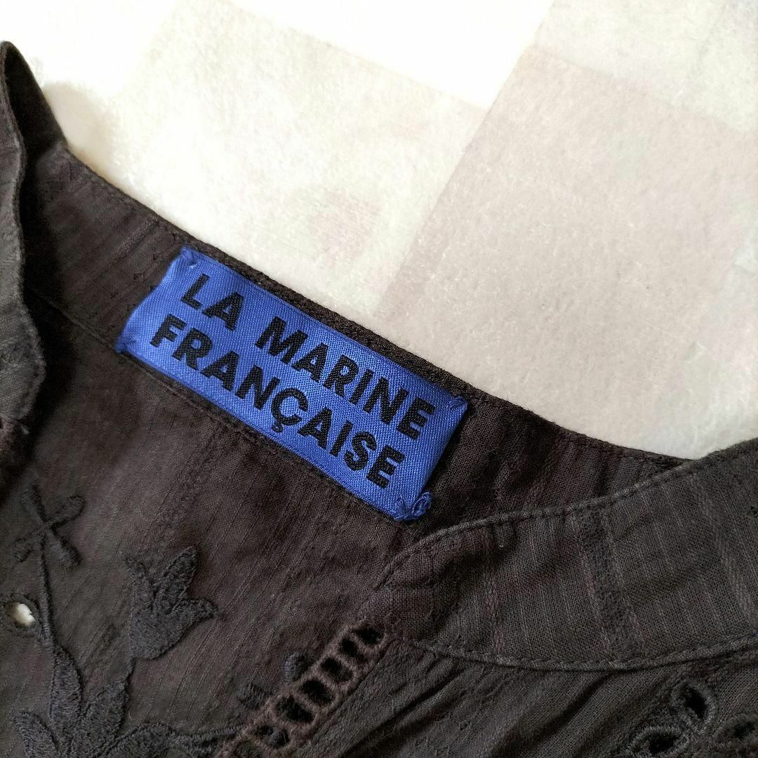 LA MARINE FRANCAISE(マリンフランセーズ)のマリンフランセーズ　カットワーク刺繍ワンピース　インド製　焦げ茶色 レディースのワンピース(ロングワンピース/マキシワンピース)の商品写真