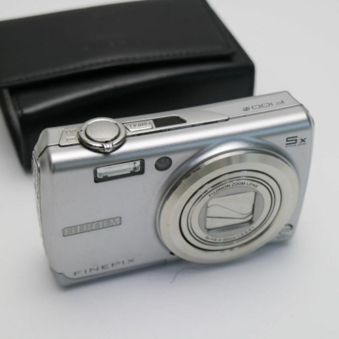 富士フイルム(フジフイルム)の超美品 FinePix F100fd シルバー  M888 スマホ/家電/カメラのカメラ(コンパクトデジタルカメラ)の商品写真