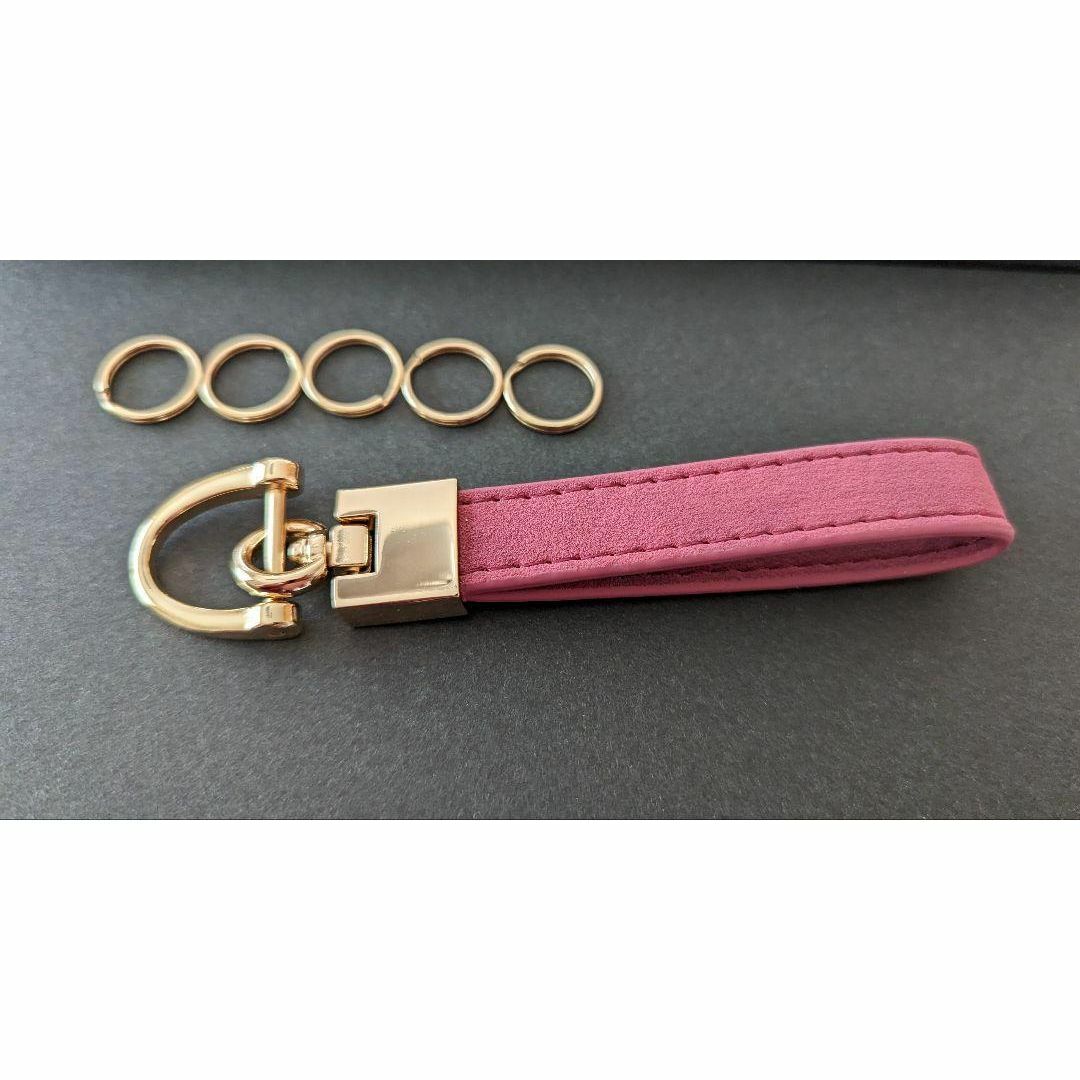 キーホルダー  ピンク／ゴールド D型 スエード レディースのファッション小物(キーホルダー)の商品写真