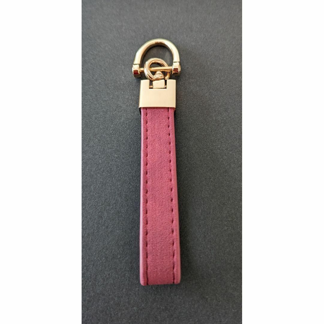 キーホルダー  ピンク／ゴールド D型 スエード レディースのファッション小物(キーホルダー)の商品写真