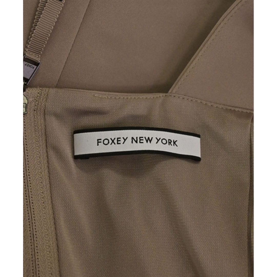 FOXEY NEW YORK(フォクシーニューヨーク)のFOXEY NEWYORK ワンピース 38(S位) ベージュ 【古着】【中古】 レディースのワンピース(ひざ丈ワンピース)の商品写真