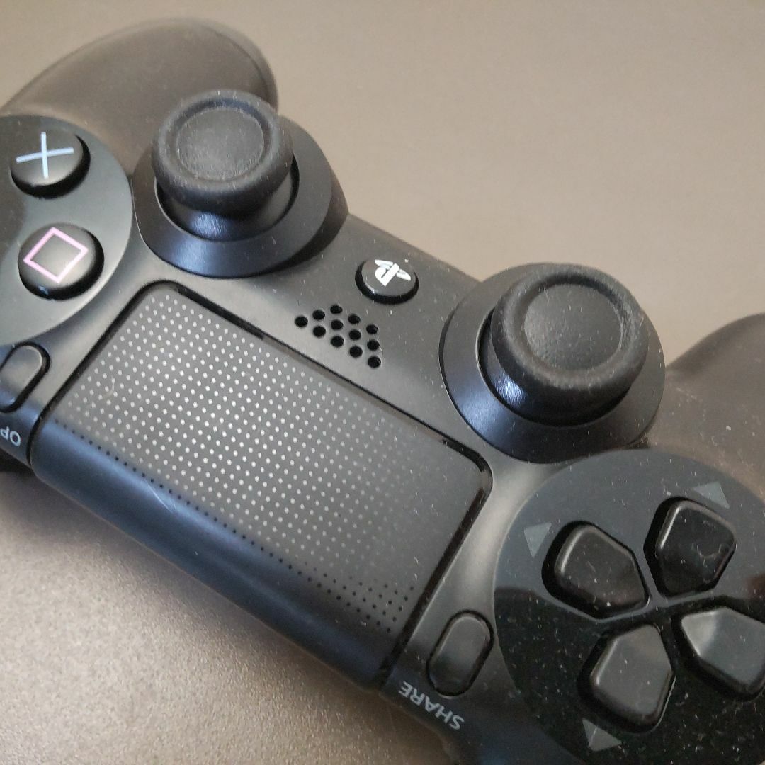 PlayStation4(プレイステーション4)の安心の整備済み！◆PS4コントローラー DUALSHOCK4◆中古◆70 エンタメ/ホビーのゲームソフト/ゲーム機本体(その他)の商品写真