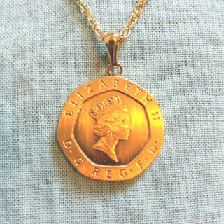 純金メッキのエリザベス女王コイン付きのネックレス1985年