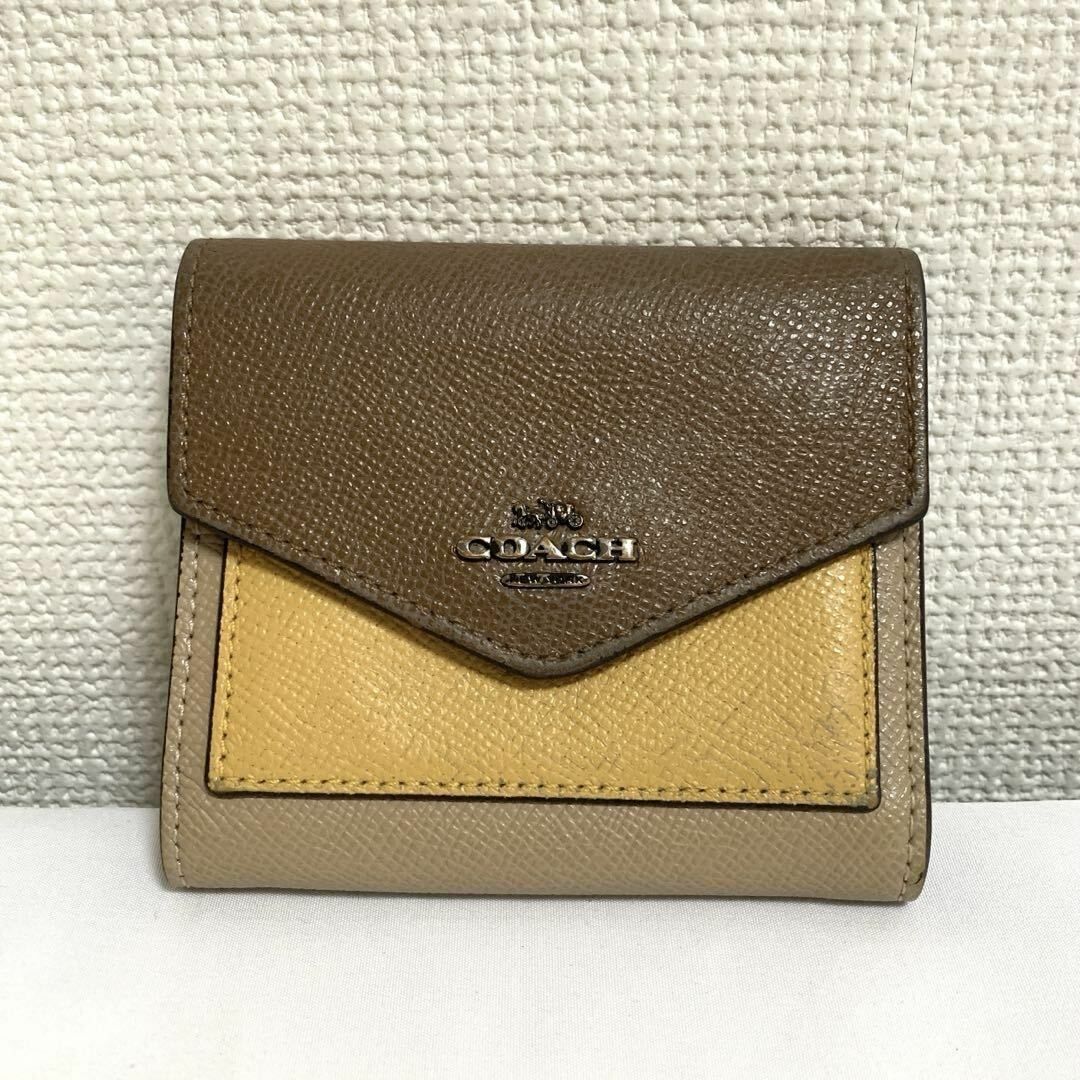 COACH(コーチ)のCOACH コーチ 三つ折り財布 ブラウン イエロー レディース  ウォレット レディースのファッション小物(財布)の商品写真