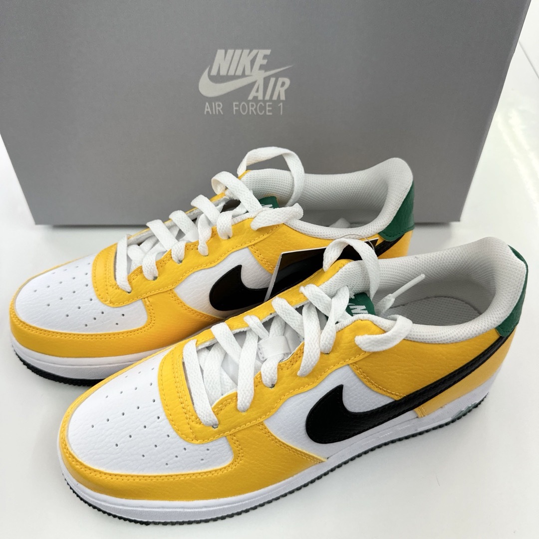 NIKE(ナイキ)のナイキ　AIR FORCE1 GS エアフォース1 ユニバーシティ　23cm レディースの靴/シューズ(スニーカー)の商品写真