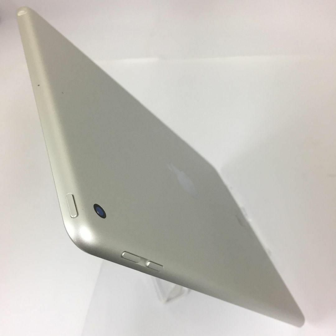 iPad(アイパッド)の【B】iPad (第5世代) Wi-Fi/32GB/GCTVXBUZHLFC スマホ/家電/カメラのPC/タブレット(タブレット)の商品写真