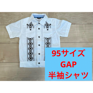 ベビーギャップ(babyGAP)の《95サイズ》babyGAP　半袖シャツ　男の子　夏服　刺繍　白　ボタン(ブラウス)