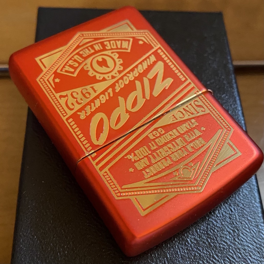 ZIPPO(ジッポー)のZIPPO USA ジッポーロゴ メタリックレッド レーザー彫刻 オイルライター メンズのファッション小物(タバコグッズ)の商品写真