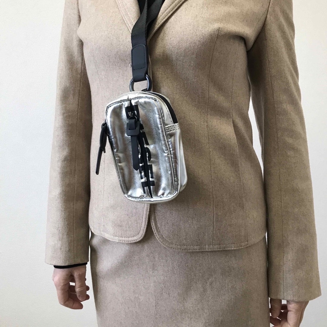 HYSTERIC GLAMOUR(ヒステリックグラマー)のディーゼル　シガレットケース　ネックポーチ　ロゴ　ショルダーポーチ　シルバー メンズのファッション小物(タバコグッズ)の商品写真