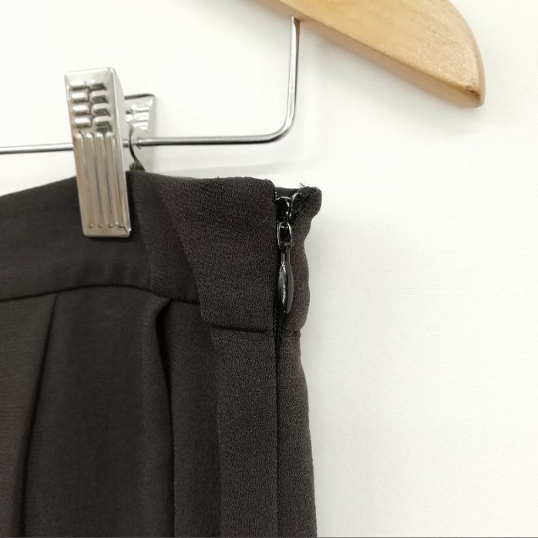 AQUA SCUTUM(アクアスキュータム)の 美品 フレアスカート 近年モデル タック ひざ丈 38 ブラック レディースのスカート(ひざ丈スカート)の商品写真