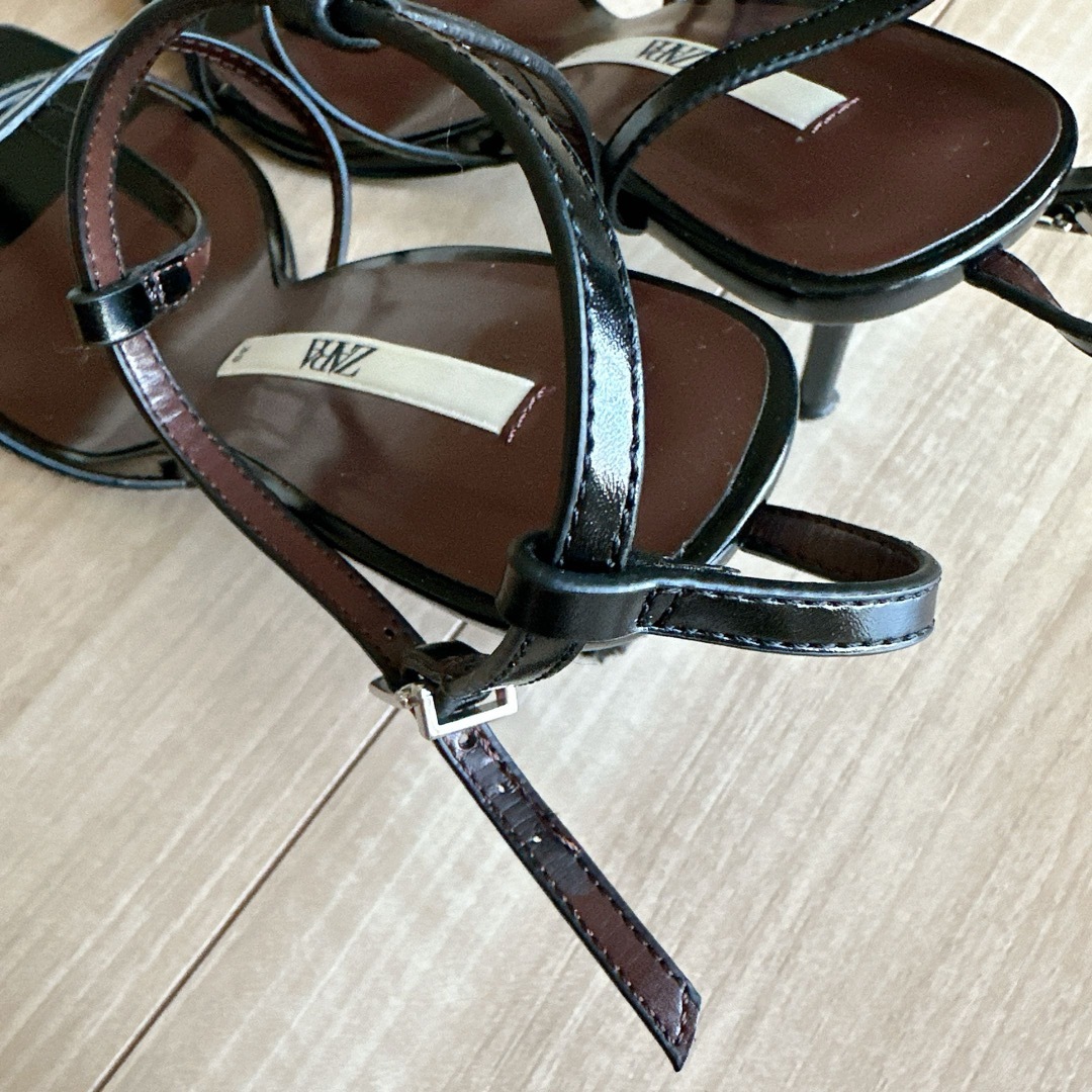 ZARA(ザラ)のZARA  ストラップ　サンダル　ブラック レディースの靴/シューズ(サンダル)の商品写真