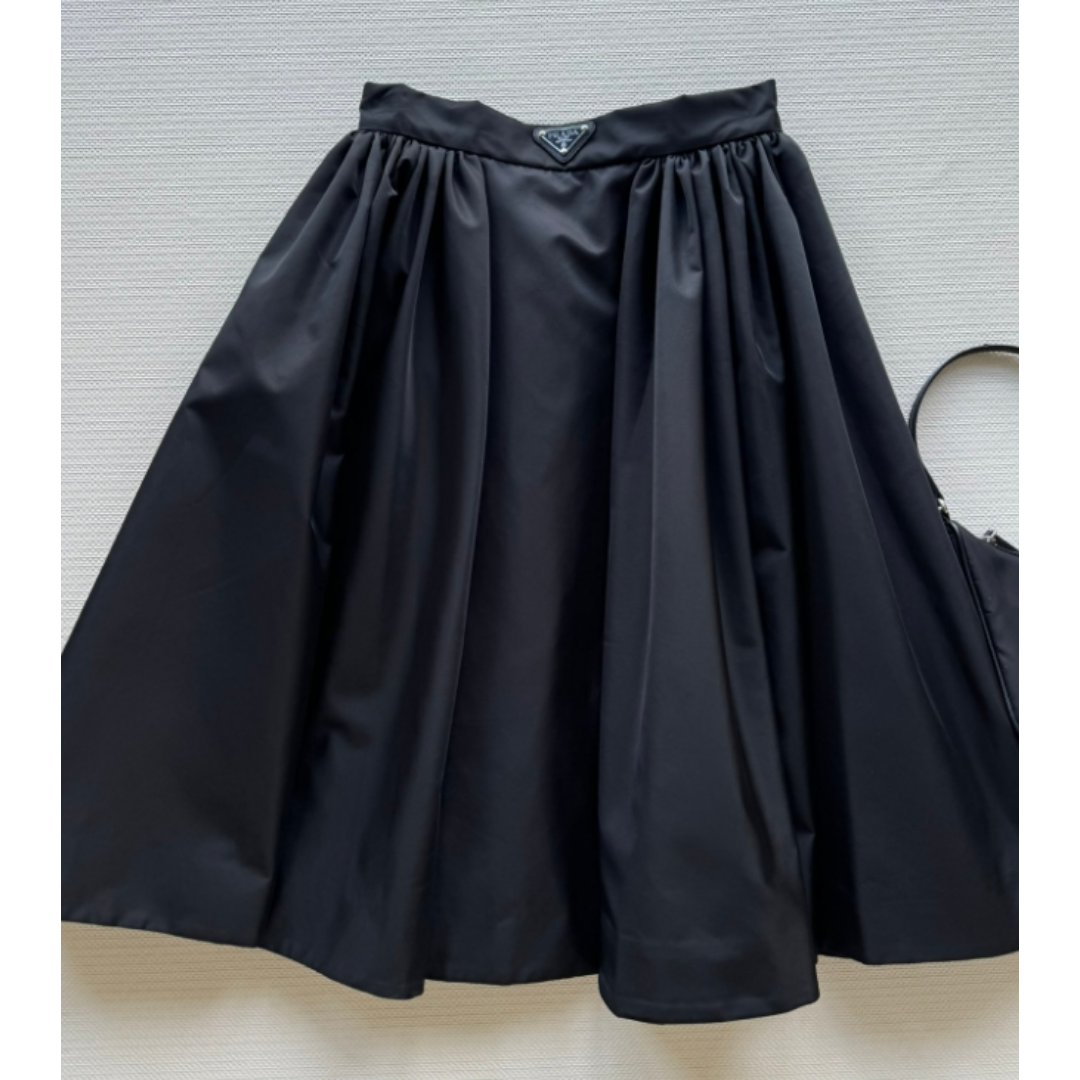 PRADA(プラダ)のPRADA  ロングスカート  ロゴ付 レディースのスカート(ロングスカート)の商品写真