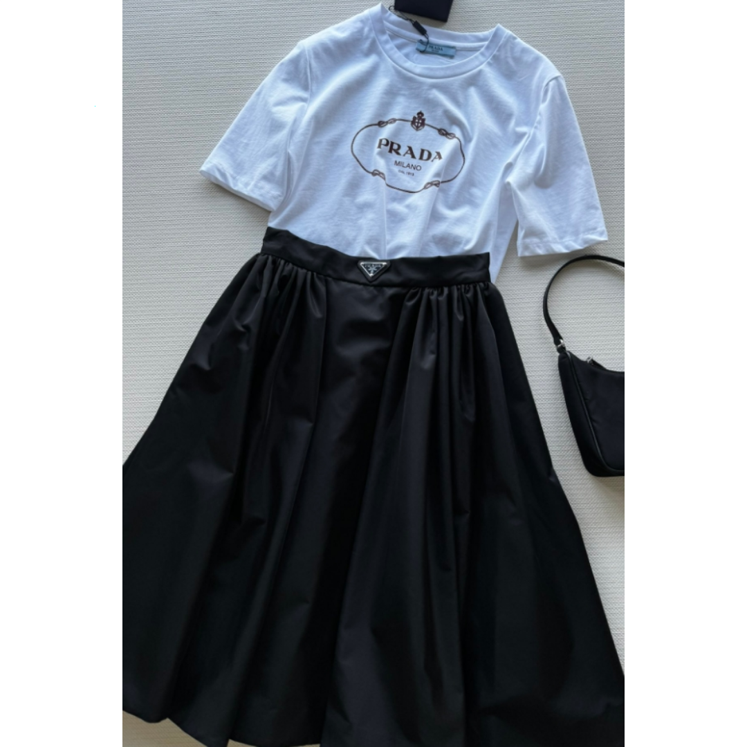 PRADA(プラダ)のPRADA  ロングスカート  ロゴ付 レディースのスカート(ロングスカート)の商品写真