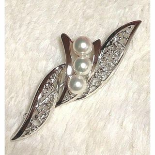 タサキ(TASAKI)の美品 田崎真珠 ブローチ あこやパール silver タサキ 和装 　6.7mm(ブローチ/コサージュ)