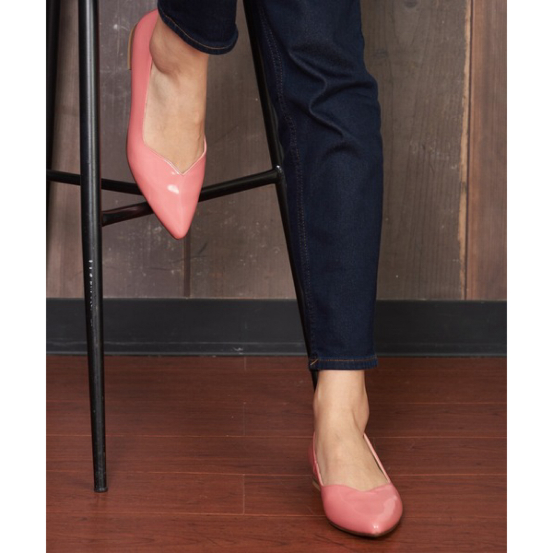 ノイエ　ピンク　エナメルフラットパンプス　24cm レディースの靴/シューズ(ハイヒール/パンプス)の商品写真
