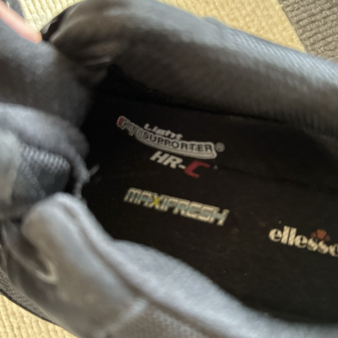 ellesse(エレッセ)のエレッセ　スニーカー　グレー系　24.5 レディースの靴/シューズ(スニーカー)の商品写真