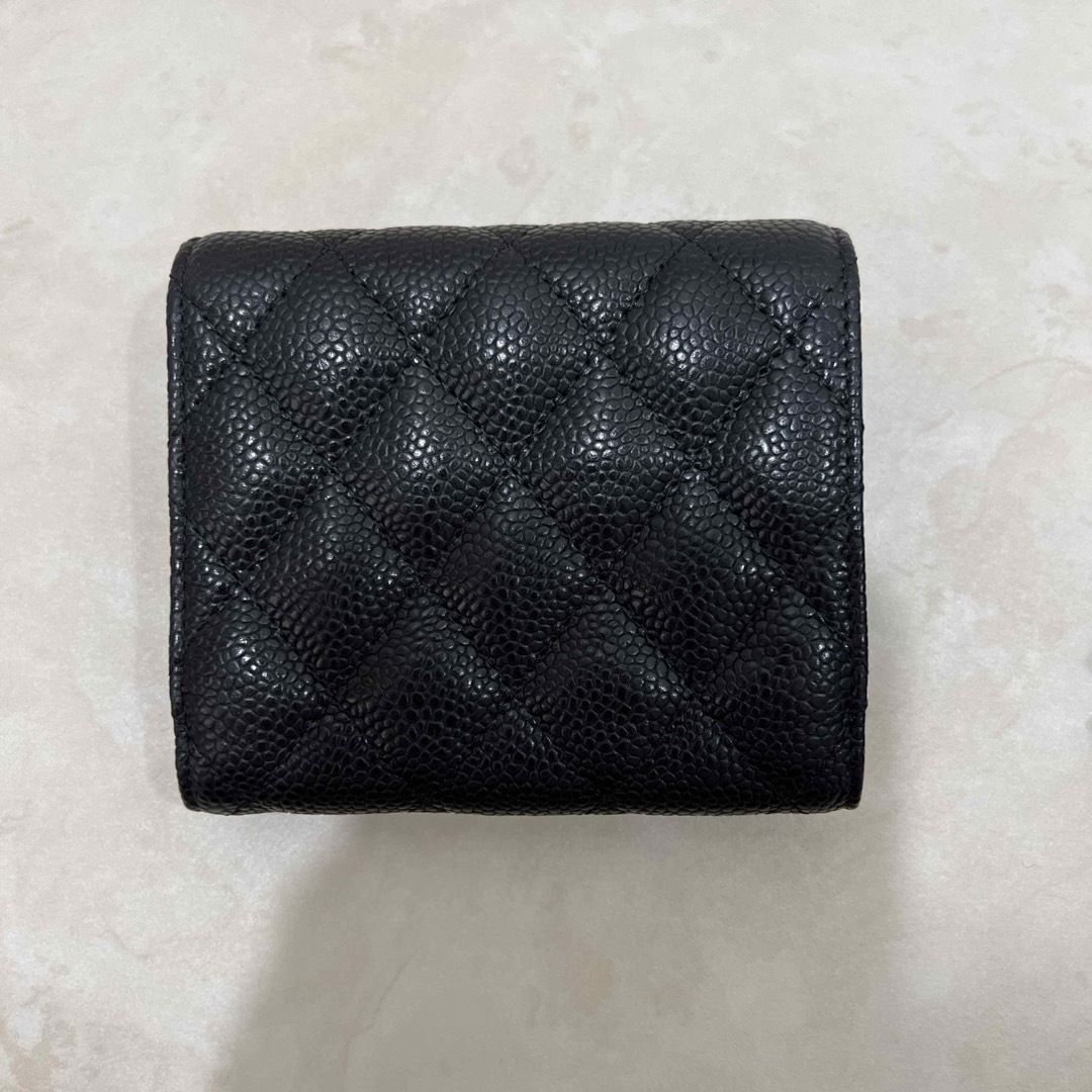 CHANEL(シャネル)の未使用 CHANEL クラシックスモールフラップウォレット 三つ折り財布 レディースのファッション小物(財布)の商品写真