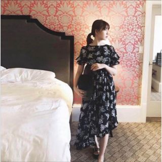 ハーリップトゥ(Her lip to)のAsymmetrical Floral Dress(ひざ丈ワンピース)