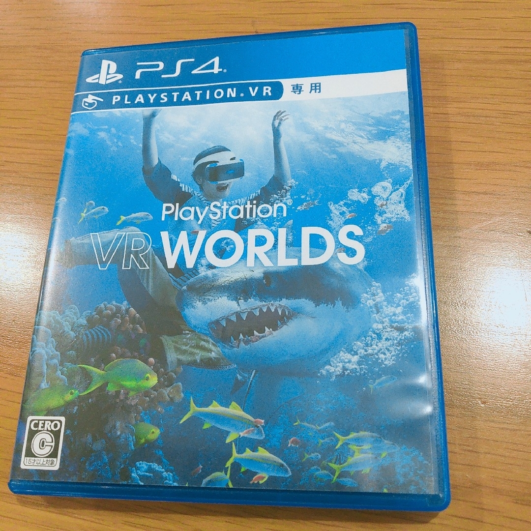 PlayStation4(プレイステーション4)のPS4　VR WORLDS エンタメ/ホビーのゲームソフト/ゲーム機本体(家庭用ゲームソフト)の商品写真