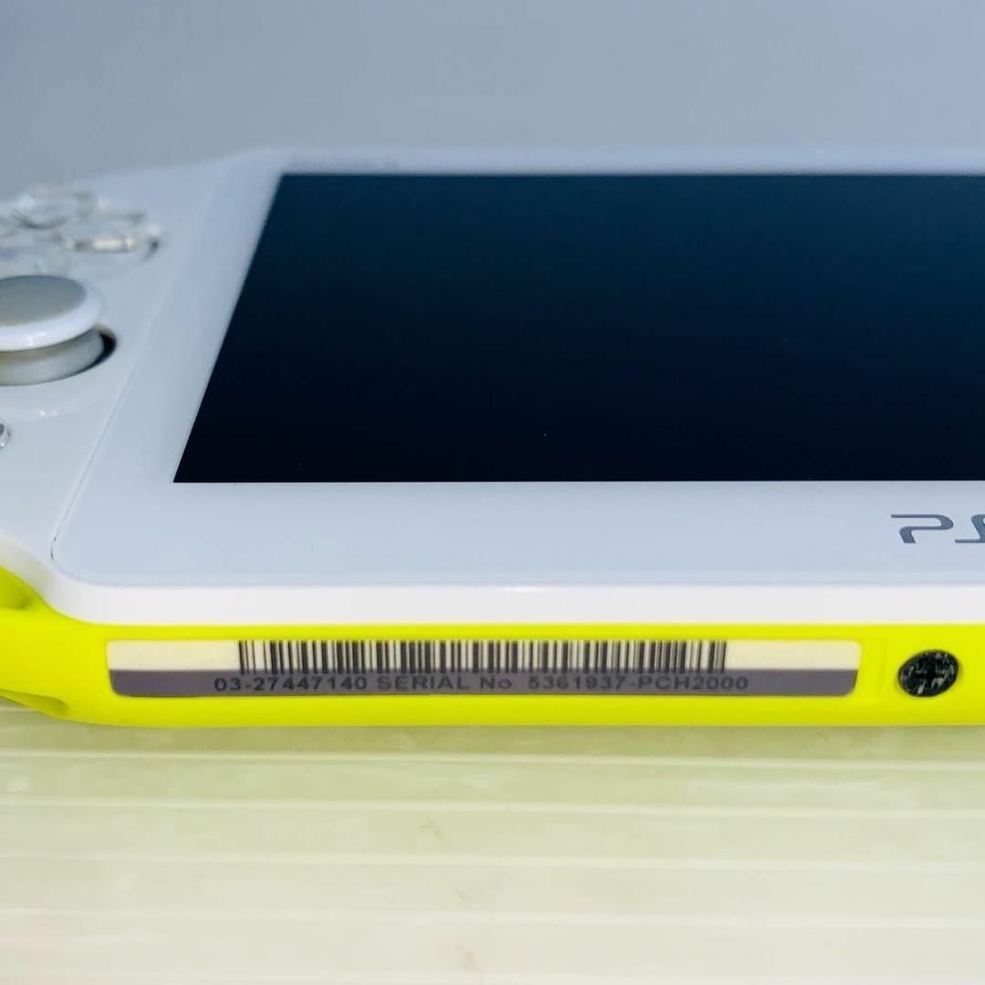 【211】 PS Vita Wi-Fiモデル ライムグリーン/ホワイト エンタメ/ホビーのゲームソフト/ゲーム機本体(携帯用ゲーム機本体)の商品写真