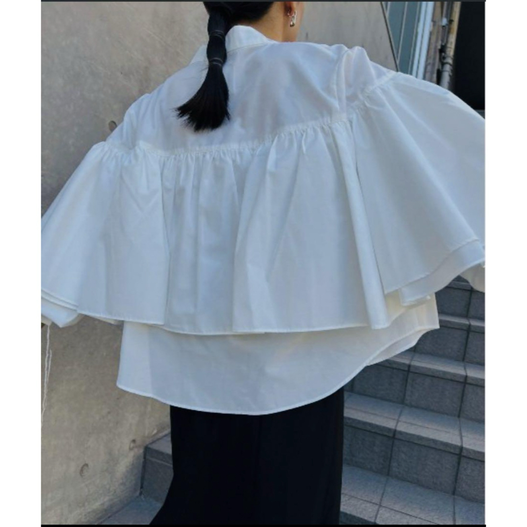 Ameri VINTAGE(アメリヴィンテージ)の美品　Ameri VINTAGE PETAL RUFFLE SHIRT アメリ レディースのトップス(シャツ/ブラウス(長袖/七分))の商品写真