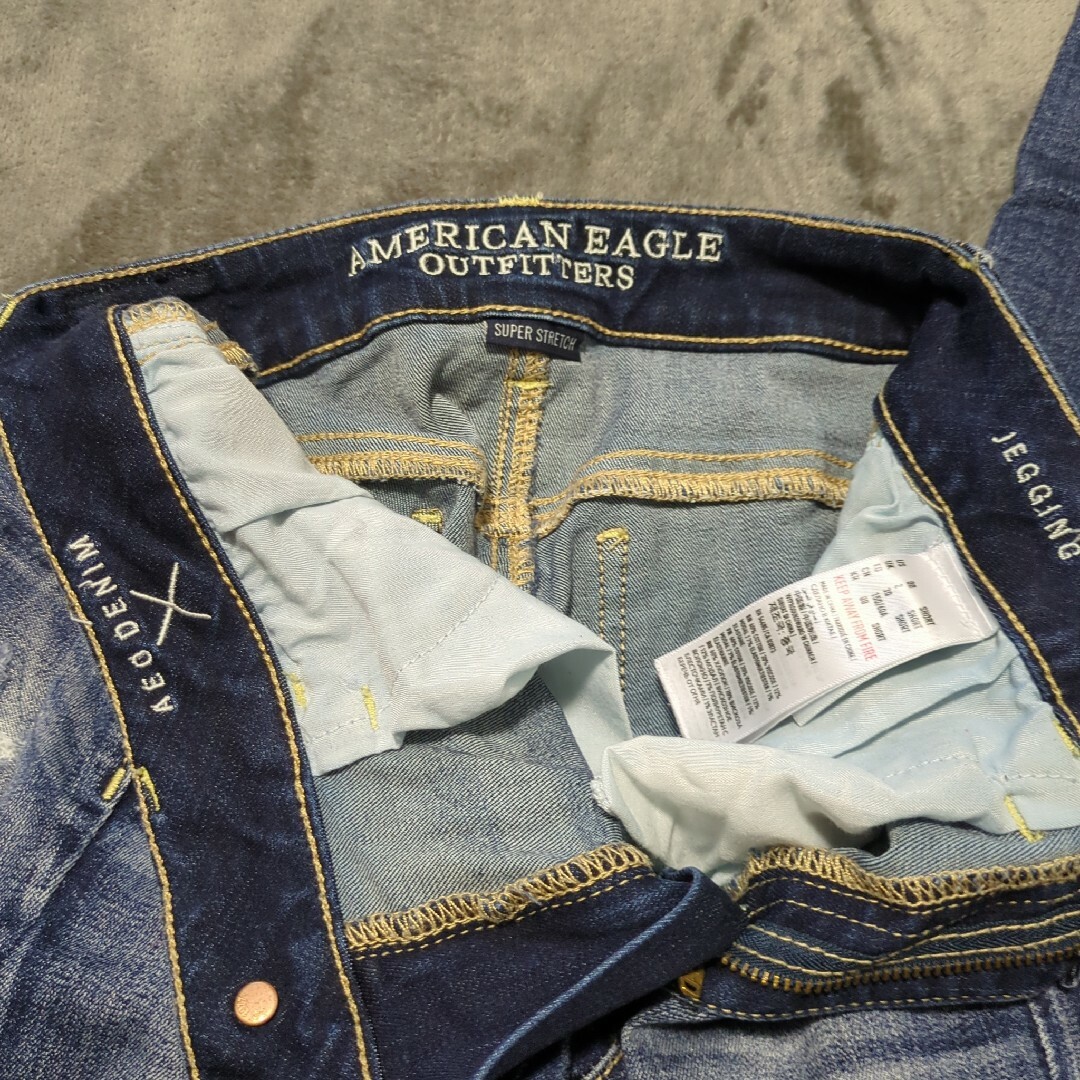 American Eagle(アメリカンイーグル)のアメリカンイーグル　ジェギング　00　ダメージ　スキニー レディースのパンツ(デニム/ジーンズ)の商品写真