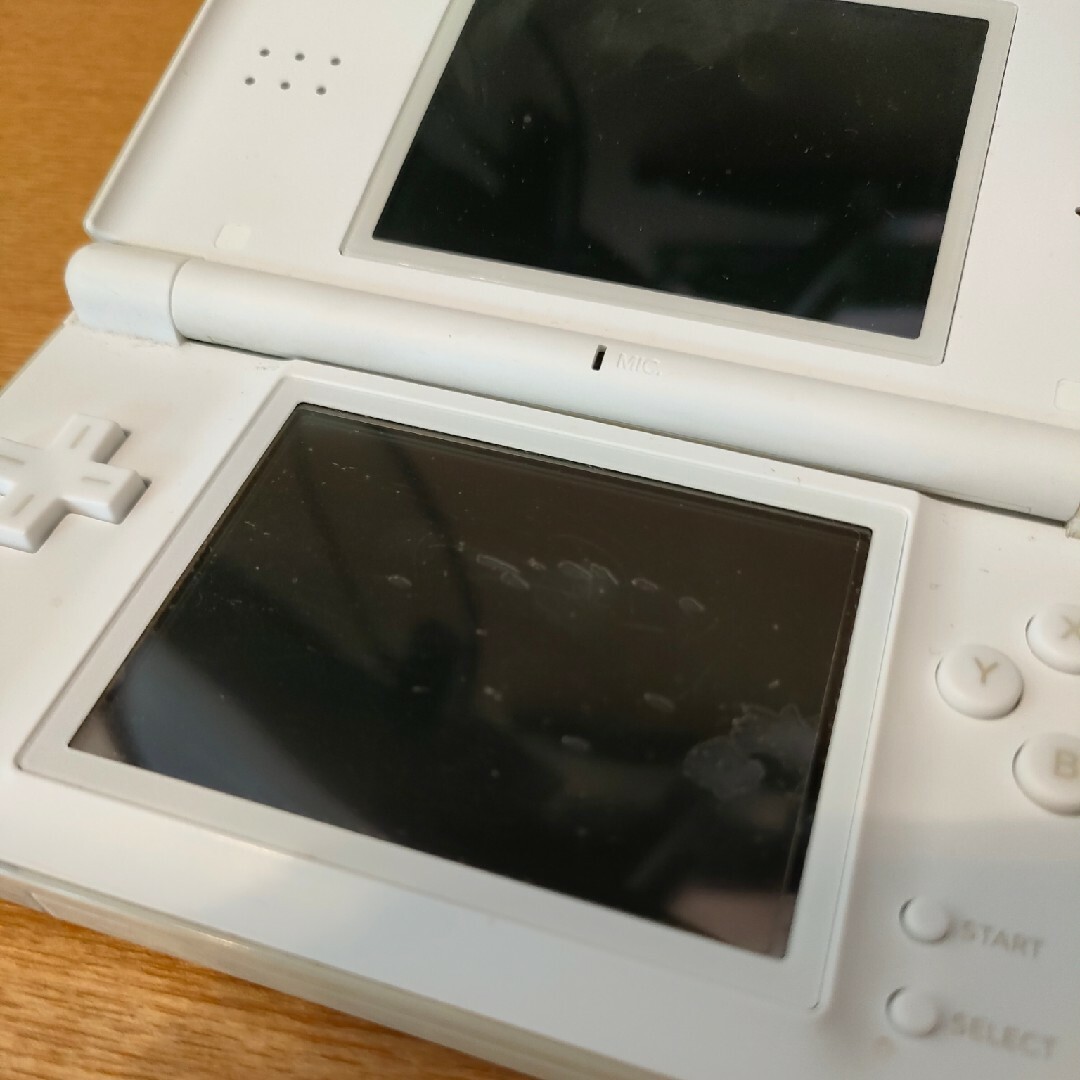 任天堂(ニンテンドウ)のNintendo DS LITE クリスタルホワイト 本体＋キングダムハーツ エンタメ/ホビーのゲームソフト/ゲーム機本体(携帯用ゲーム機本体)の商品写真